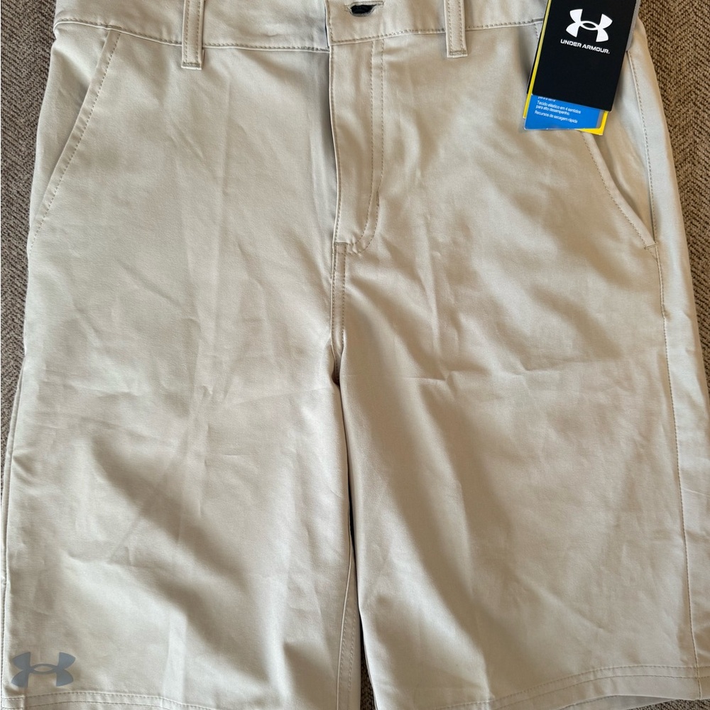 Under Armour boys Beige golf Shorts